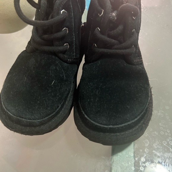 Toddler Uggs size 9 - Picture 2 of 4